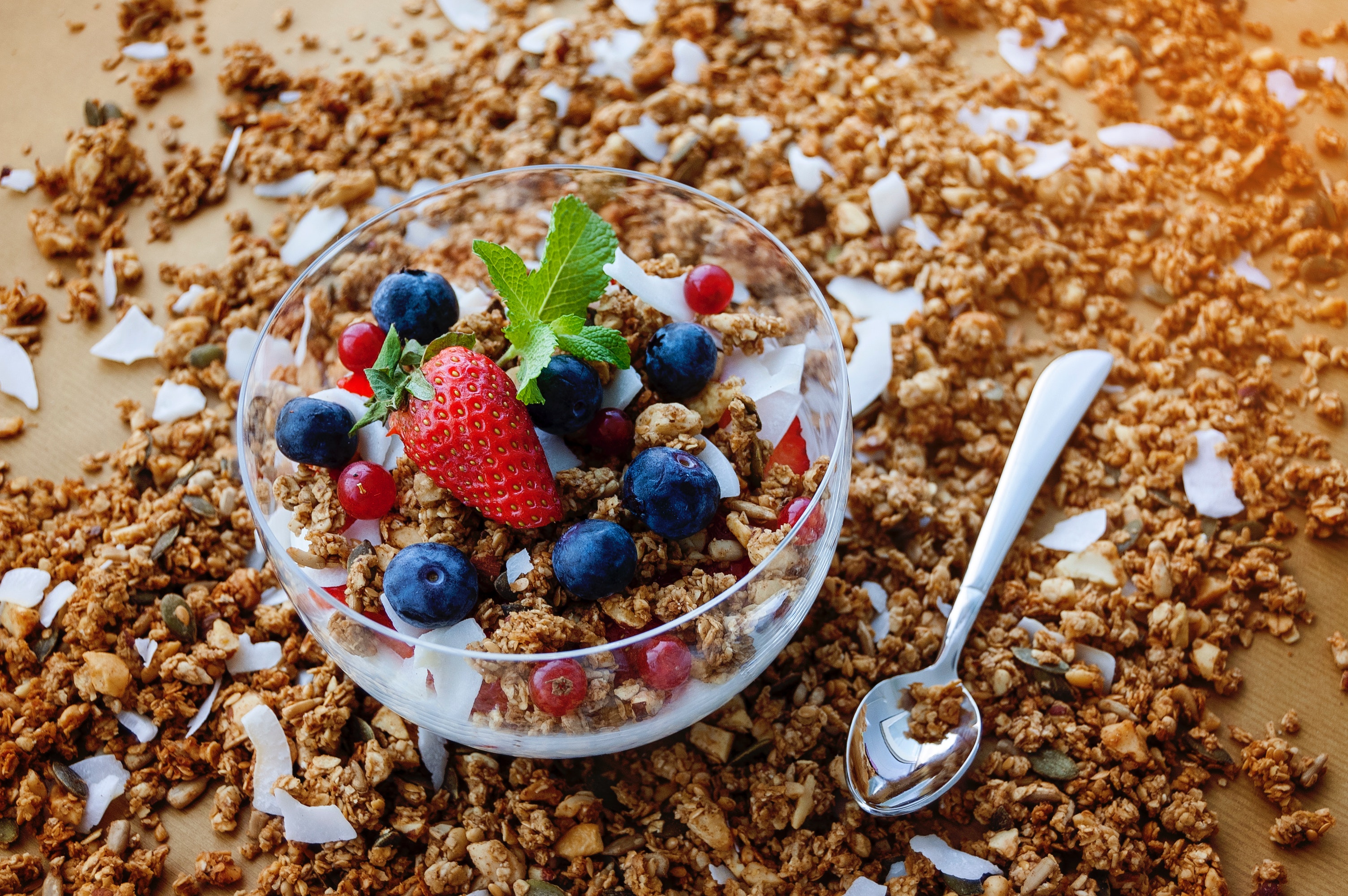 keto granola with berries